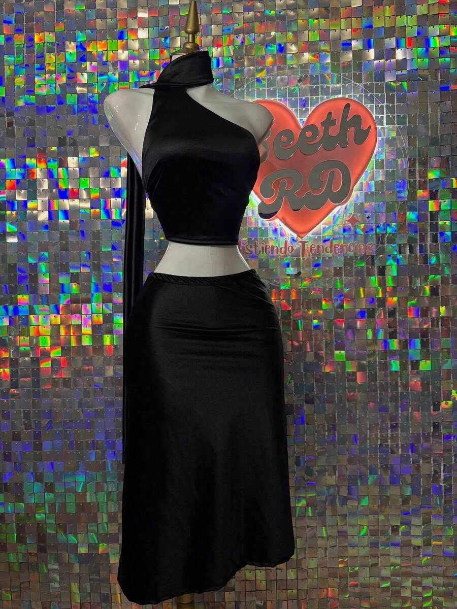 Conjunto satinado de falda midi con top asimétrico y detalle de corbata - Negro - Ver 1