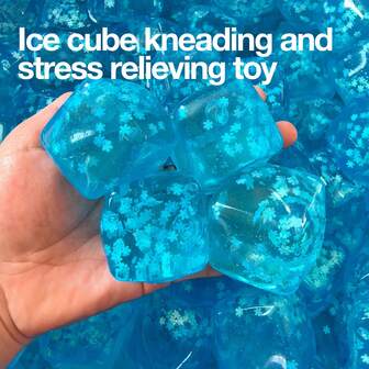 内含雪花的冰块软萌玩具，解压玩具，办公玩具，减压玩具，适合多动症患者，自闭症及多动症群体礼物之选，适合注意力缺陷障碍/多动症患者，Smiski品牌，可作为解压玩具、圣诞袜填充物、文具、可爱小物、感官玩具、圣诞袜填充物、软萌玩具等。