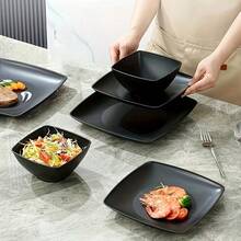 4/16 件套塑料黑色餐具套装，包括盘子、甜点盘、甜点碗和大玻璃杯，适用于露营、酒店、餐厅和派对