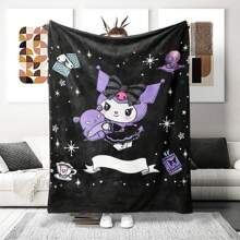 Sanrio Kuromi Anime Decke mit Motiv der Zauberball-Karte - Hergestellt aus gestricktem Polyesterfleece, moderner Digitaldruck, Cartoon-Thema, Katzenbekleidung, bequeme Wohndekoration-Decke für alle Jahreszeiten, maschinenwaschbar