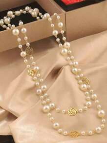 1 pièce Collier long de perles pour femmes, chaîne polyvalente multi-couches pour pull, avec un motif floral creux de Camélia, accessoire élégant de mode pour soirée
