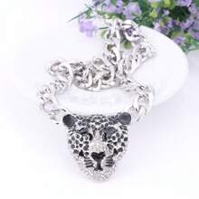 1 Piece Of Women's Queen Style Sweater Accessory Sweater Chain, European And American Style Leopard Head Long Knitted Necklace