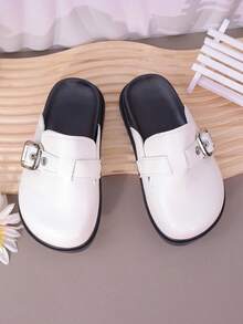 1 双儿童金属扣装饰 PU 材质一脚蹬圆头平底穆勒鞋，舒适的日常休闲穿着