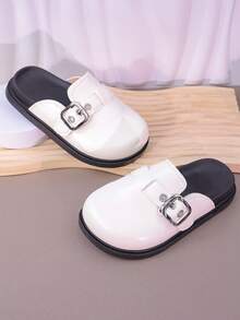 1 双儿童金属扣装饰 PU 材质一脚蹬圆头平底穆勒鞋，舒适的日常休闲穿着