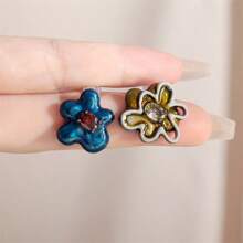 一对不对称可爱花朵耳钉