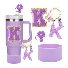 Set de 4 accesorios para tazas con la letra A - 1 tapa de pajita, 1 colgante con la letra A, 1 base protectora de silicona para tazas, 1 etiqueta con la letra A para tazas, regalo sorpresa festivo