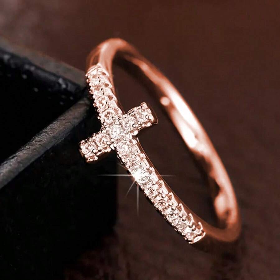 1 pieza Anillo de mujer elegante con diseño de cruz, enchapado en tono plateado con cubic zirconia brillante, estilo minimalista adecuado para uso diario y como regalo, excelente presente para familiares y amigos