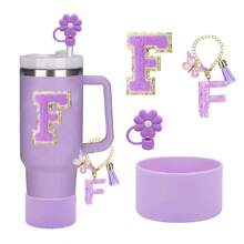 Set de 4 accesorios para tazas con la letra A - 1 tapa de pajita, 1 colgante con la letra A, 1 base protectora de silicona para tazas, 1 etiqueta con la letra A para tazas, regalo sorpresa festivo