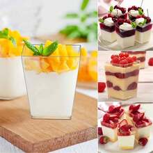 100 个装 5 盎司塑料甜点杯，带盖和勺子，透明冻糕杯布丁杯迷你派对餐杯，适用于开胃菜水果酸奶冰淇淋、圣诞节、万圣节