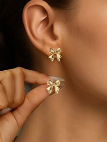 1 par de pendientes de lazo elegantes y geométricos para mujer, accesorios de joyería elegantes para ropa diaria. Pendientes de lazo dorados de Navidad, regalos navideños y de Año Nuevo. Pendientes de verano con diseño de lazo, accesorios de joyería para fiestas en la playa. - pendientes de lazo - Ver 2