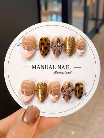 JUTI 10 piezas de uñas postizas con forma de almendra hechas a mano | Base rosa pálido con estampado de leopardo, lámina de oro y acentos florales 3D | Uñas falsas para fiestas, citas y estilo diario | Juego completo de arte de uñas que incluye 1 lima de uñas y suministros de gel de gelatina