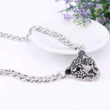1 Piece Of Women's Queen Style Sweater Accessory Sweater Chain, European And American Style Leopard Head Long Knitted Necklace