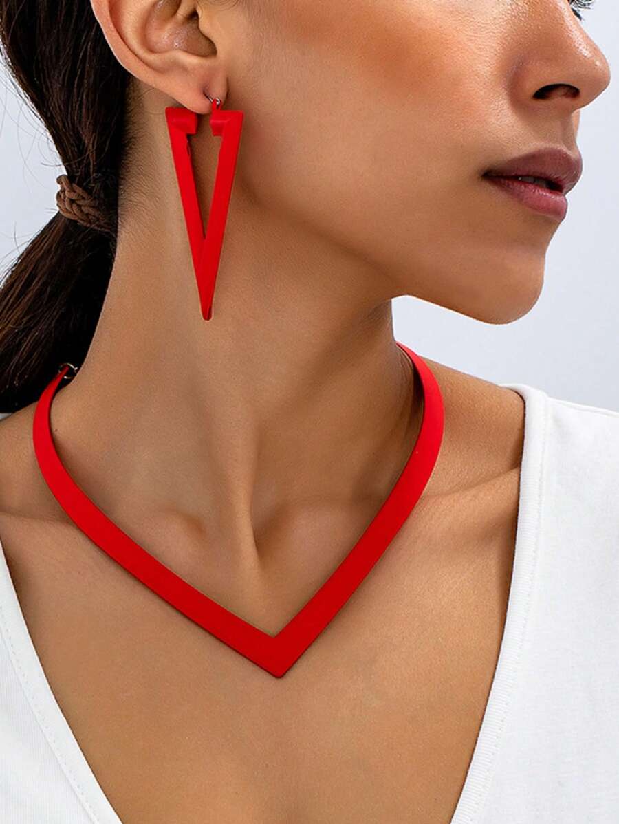 مجموعة مجوهرات ثلاثية بتصميم هندسي مجوف غير متماثل مكونة من قلادة ووشاحات أذن للنساء بتصميم بسيط