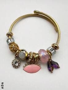 Pulsera con charms de acero inoxidable para mujer, variedad de hermosos charm y pedrería artificial decorativa de lujo multicolor, diseños variados y novedosos, ideal para obsequiar en cualquier ocasión. Te llegará una pulsera con diseños de charms y pedrería al azar. - Dorado - Ver 2