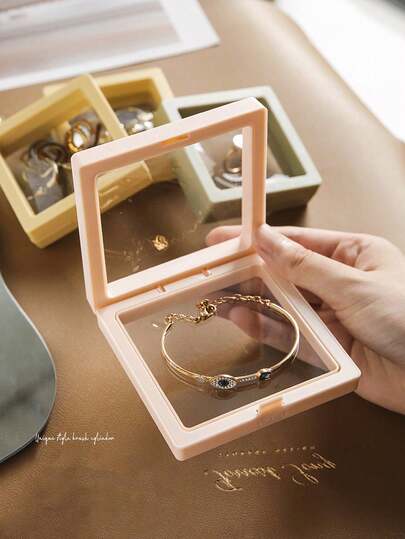 Caixa para guardar joias (1/2 unidades), com suporte flutuante em filme PE, ideal para colares, anéis e brincos. Embalagem colorida para joias com miçangas, perfeita para presentear. Palavras-chave: Multiuso, Elegante, Moderna, Minimalista, Segura, Portátil, Perfeita para exibir joias, embalar presentes, organizar a casa, viagens, decoração de festas, Natal, Dia de Ação de Graças, aniversários, chá de panela, estilosa, chique, funcional, decorativa, design exclusivo, ideal para colecionadores e amantes de joias, fácil de usar e versátil.