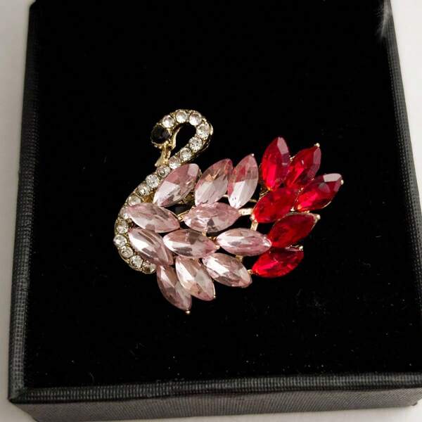 Elegant Swan Brooch - Sparkling Purple Gradient Rhinestone Pin