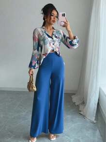 Conjunto de pantalones de pierna ancha: Top de manga larga con estampado azul y pantalones de pierna ancha