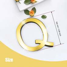 金色字母 A-Z 墙贴 - 单个字母高度 10cm/15cm/20cm，亚克力镜面材质，带 1cm 厚泡沫背衬。双层设计带来更佳的 3D 立体效果；单层设计外观更简洁。自带背胶，可粘贴于墙面或玻璃上。