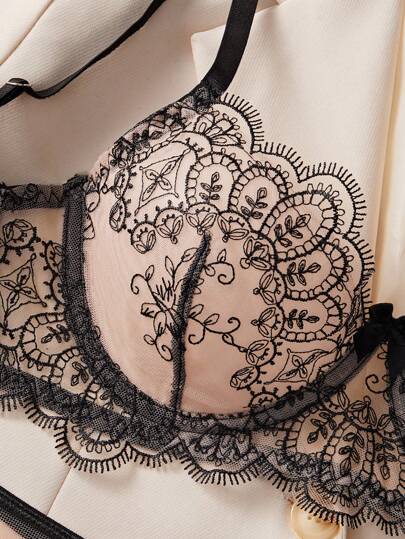 Verleidelijke Lingerie Set, Zwart Mesh Bloemen Geborduurde Padded BH Underwear Intimate Apparel Bedroom, Nightclub view 3