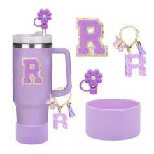 Set de 4 accesorios para tazas con la letra A - 1 tapa de pajita, 1 colgante con la letra A, 1 base protectora de silicona para tazas, 1 etiqueta con la letra A para tazas, regalo sorpresa festivo