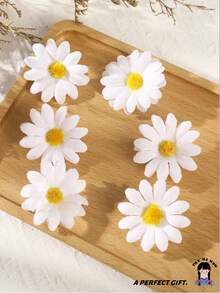 一套6个小号向日葵发夹，完美契合波西米亚风格或Cosplay造型。它们可以用来装饰你的头发，提升你的海滩度假照片、万圣节派对、夏日海滩出游和假日旅行的格调。这些发夹也是送给亲密朋友的绝佳礼物。爪夹、发夹、发夹 - 白色 - 查看 4