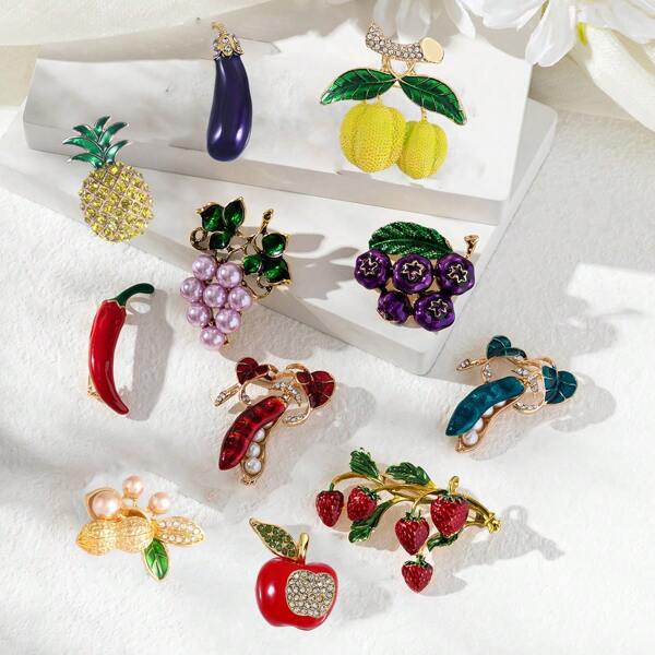 1 pieza Broche delicado de verano con forma de fruta y verdura (piña, manzana, fresa, uva, berenjena, cacahuete), accesorio decorativo de moda para ropa de mujer, bolsos, sombreros, adecuado para uso diario y como accesorio DIY para mochilas escolares, oficina, camisas, chaquetas, joyería, disfraces de Halloween, regalos para maestros, accesorios navideños