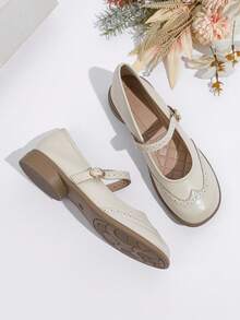 女士舒适黑色平底一脚蹬休闲鞋，柔软舒适，激光镂空图案，透气芭蕾平底鞋，适合上班穿着