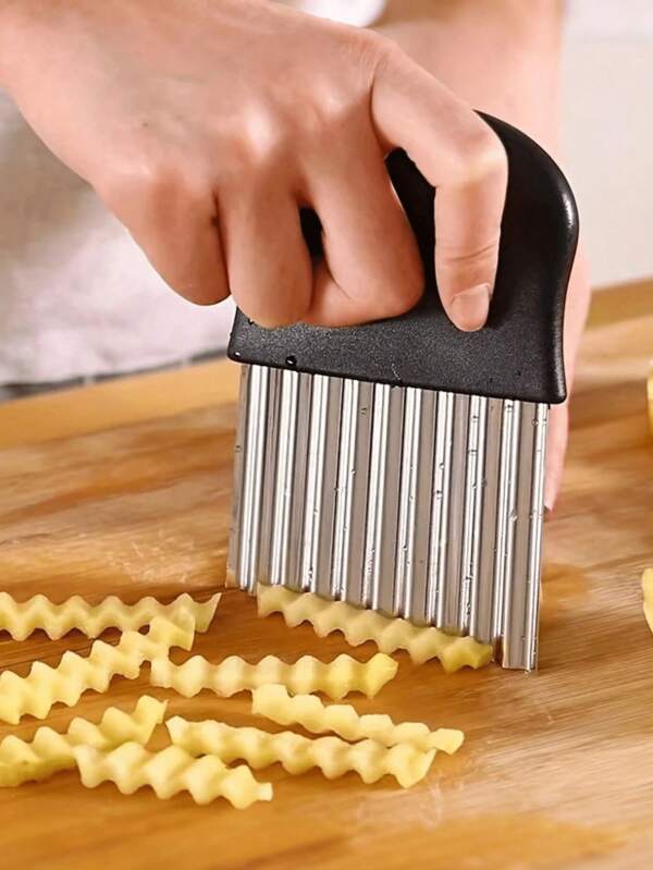 1 pieza Cuchillo de patatas de acero inoxidable, cuchillo con dientes serrados de patrón ondulado, cortador de verduras multifuncional, herramienta de corte de patatas onduladas para el hogar, la cuchilla ondulada perfecta para cortar patatas fritas y rodajas de zanahoria, cortador de patatas fritas, herramientas para frutas y verduras, artículos de cocina, herramientas de cocina creativas, adecuado para hoteles y restaurantes, accesorios de cocina