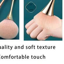 1 pieza Cepillo suave con forma de uña para quitar el polvo con un color holográfico aurora, cepillo de contorno de mango largo para rubor, cerdas suaves adecuado para polvos sueltos o compactos, brocha de maquillaje de fibra de bronce