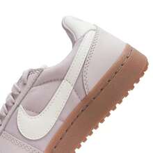 女士粉色透气低帮休闲运动鞋，WMNS NIKE FIELD GENERAL，舒适休闲鞋，适合日常通勤和户外旅行 - 銀灰紫/帆白/橡皮暗褐 - 查看 10