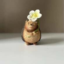 可爱的刺猬捧花摆件 - 精致树脂家居花园装饰品，适合户外、客厅、露台，或作为送给自然爱好者的礼物 - 彩色 - 查看 3