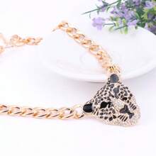 1 Piece Of Women's Queen Style Sweater Accessory Sweater Chain, European And American Style Leopard Head Long Knitted Necklace