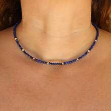 1 PIEZA Collar de piedra de lapislázuli natural hecho a mano - Espaciadores dorados minimalistas y delicados, joyería de gema azul profunda para atuendos casuales, regalo para ella, accesorio versátil, diseño elegante, artesanía de alta calidad, accesorios elegantes para mujer