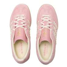 Adidas 女士休闲鞋 GAZELLE INDOOR W，舒适运动休闲鞋，适合日常通勤、户外旅行，JS1413 - 奇蹟紫粉色/乳白色/樹脂黃 - 查看 4