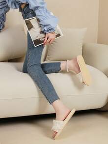 秋冬蕾丝面料时尚仿珍珠女士家居拖鞋，春秋新款，毛绒拖鞋 - 米色 - 查看 5