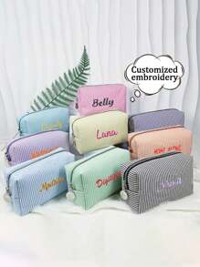 Jedna spersonalizowana haftowana minimalistyczna kwadratowa kosmetyczka, kosmetyczka, torba na kosmetyki, torba do pielęgnacji skóry, kosmetyczka, kostka do pakowania, niezbędne rzeczy w podróży, niezbędne rzeczy na statku wycieczkowym, niezbędne rzeczy w akademiku, prezent dla druhny ślubnej, organizer na olejek do ust, chłopak, rodzina, przyjaciele, na zewnątrz/wyjścia/podróże/piesze wędrówki/stadion/sport/wspinaczka, do firmy/dojazdów/pracy/biura, torba plażowa, artykuły szkolne, powrót do szkoły, prezent szkolny, do biura, do szkoły, do klasy, na prezenty dla nauczycieli, na uniwersytet, dla kolegi, do akademika, dla nauczyciela, dla chłopców i dziewcząt, dla nastolatków, uczniów gimnazjum, uczniów gimnazjum, uczniów liceum, studentów, studentów uniwersytetu, studentów pierwszego i drugiego roku, studentów młodszych klas, delikatny romans, torby i bagaż, spersonalizowane torby do przechowywania