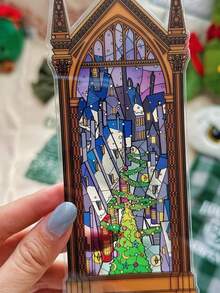 1件魔法神秘必备！这款复古梦幻亚克力书签，优雅的书籍装饰，采用绚丽的彩色玻璃风格设计。一面展现神秘雄伟的城堡，另一面则描绘了疾驰的特快列车，带您踏上奇幻的阅读之旅。采用优质亚克力材质制成，夹在书上，即刻沉浸在魔法世界中。 - 彩色 - 查看 12