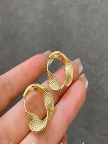 1 Pair Niche Geometric Circle Twist Texture Earrings, Suitable For Social, Party, Everyday Occasions, Can Be A Gift For Girlfriend/Mother