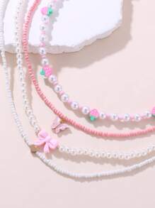 Set de 4 collares con cuentas de perlas con diseños de corazones y fresas para niñas