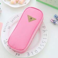 1个可定制大容量铅笔盒，多功能简约笔槽，翻盖隔层文具袋，返校用品。可定制文字、老师姓名、学生姓名、同学姓名，儿童返校礼物，学校用品，返校用品