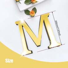 金色字母 A-Z 墙贴 - 单个字母高度 10cm/15cm/20cm，亚克力镜面材质，带 1cm 厚泡沫背衬。双层设计带来更佳的 3D 立体效果；单层设计外观更简洁。自带背胶，可粘贴于墙面或玻璃上。