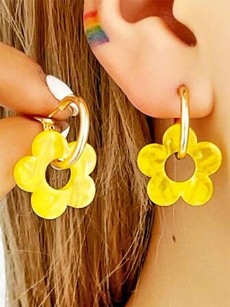 1 Pair Fashion Cute Acrylic Five-Petal Pendant Earrings, Suitable For Women, Suitable For Dating, Parties, Gifts, Clover Element