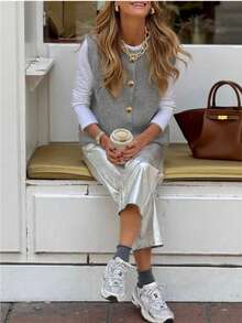 Maglietta senza maniche con scollo a ciurlo in maglia di per donna, elegante top in maglia con bottoni dorati, leggero e confortevole, nuova collezione primavera/estate 2026, adatto per casual, quotidiano, appuntamenti, casa, ufficio, feste, vacanze, shopping, ecc. / Spiaggia primavera/estate / Giacca primavera/estate / Top stile Y2K / Stile di strada / Stile punk - Grigio - Visualizzare 5