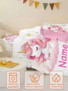 这款半件套可定制独角兽床上用品套装包含一个可定制文字的独角兽图案被套，双面印花，粉嫩可爱，是女孩房间的理想之选。多功能、装饰性强，饰有字母图案，时尚现代，色彩丰富，可爱休闲，可定制，个性化，独一无二。是送给亲朋好友的理想礼物。这款家居纺织品透气、轻盈、柔软，营造出浓浓的圣诞氛围。 - 彩色 - 查看 3