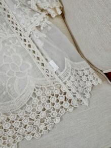 Blusa con cuello en V hueco, de manga media, de encaje francés tejido a ganchillo, top de manga 3/4 de alta gama para mujeres, de verano
