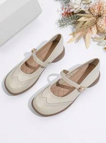 女士舒适黑色平底一脚蹬休闲鞋，柔软舒适，激光镂空图案，透气芭蕾平底鞋，适合上班穿着