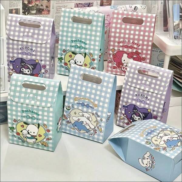 Sanrio Cajas de regalo Sanrio de 8 piezas con diseños de dibujos animados adorables como Hello Kitty y Kuromi, una combinación significativa hecha a mano adecuada para fiestas, bolsas de regalo de dulces, decoración y regalos para cumpleaños, Pascua, Acción de Gracias, Año Nuevo y graduación.