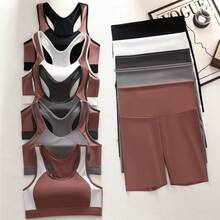 Conjunto de ropa deportiva para yoga de seda de hielo para damas: conjunto de dos piezas (sutién deportivo y pantalón corto en ángulo plano). Diseñado con materiales transpirables y cómodos, sin marcas visibles, con efecto de acercamiento y soporte superior. - Gris oscuro - Ver 2