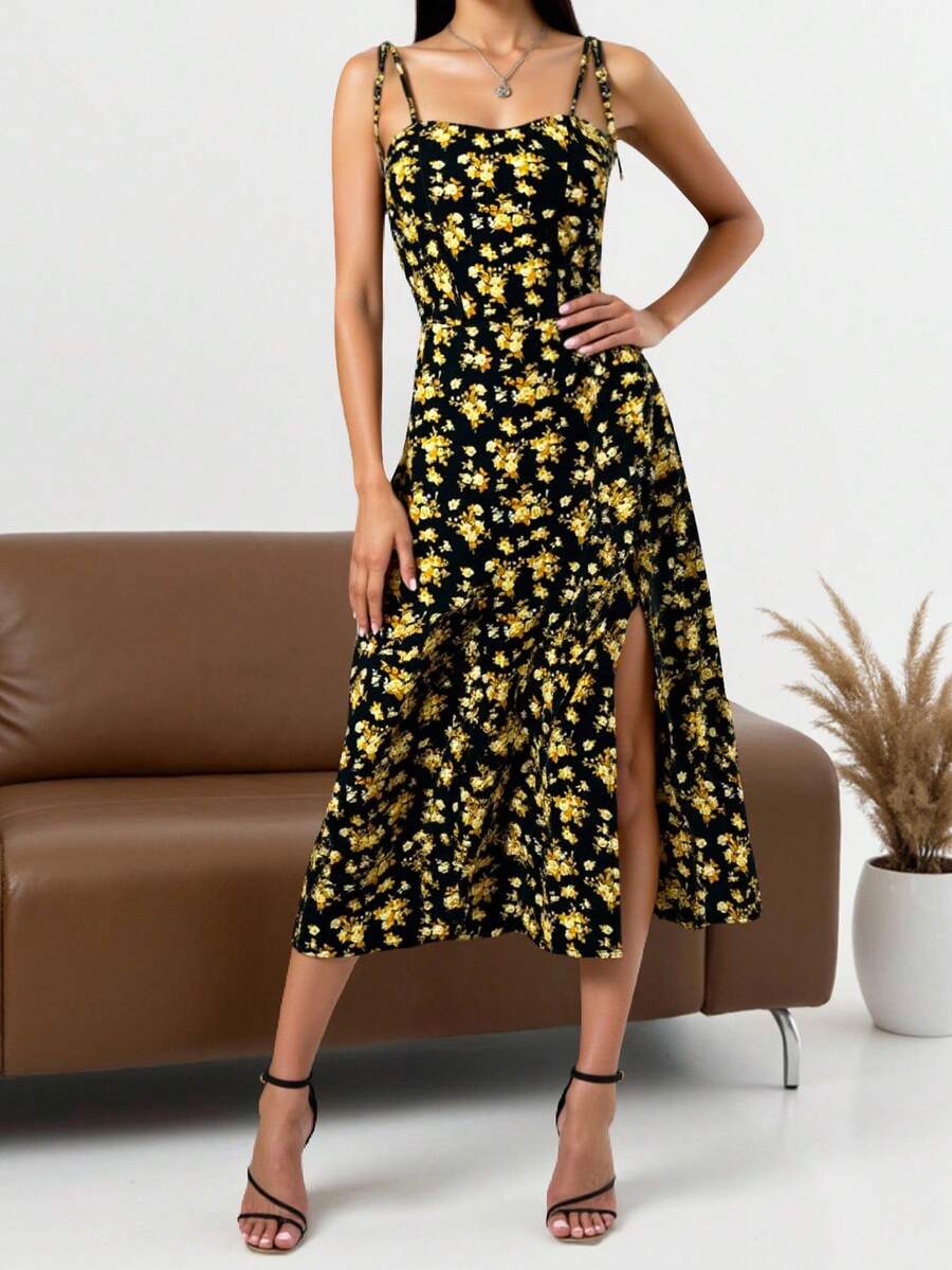 Damen Kleid mit Blatt-Muster, rückenfreiem Bindegurt und hohem Schlitz, im bohemien Stil für den Sommer