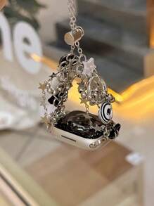 A nova pulseira com botão Dopamine Y2K é compatível com pulseiras , das séries 10/8/9/7/6/5/4/3/2/1 e Ultra40mm 44, 41, 45, 49, 42 e 38mm. Não é abafada nem confortável, sendo muito adequada para o pulso.